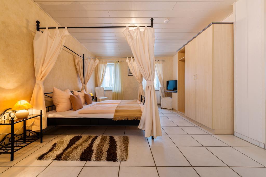 Moselhotel Ludwigs Kowerich Room photo